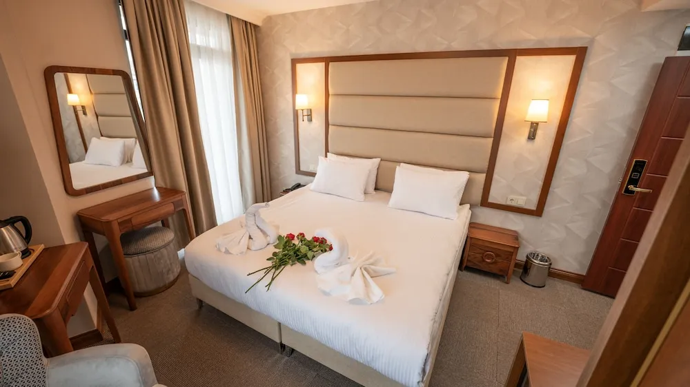 Deluxe King Room City View