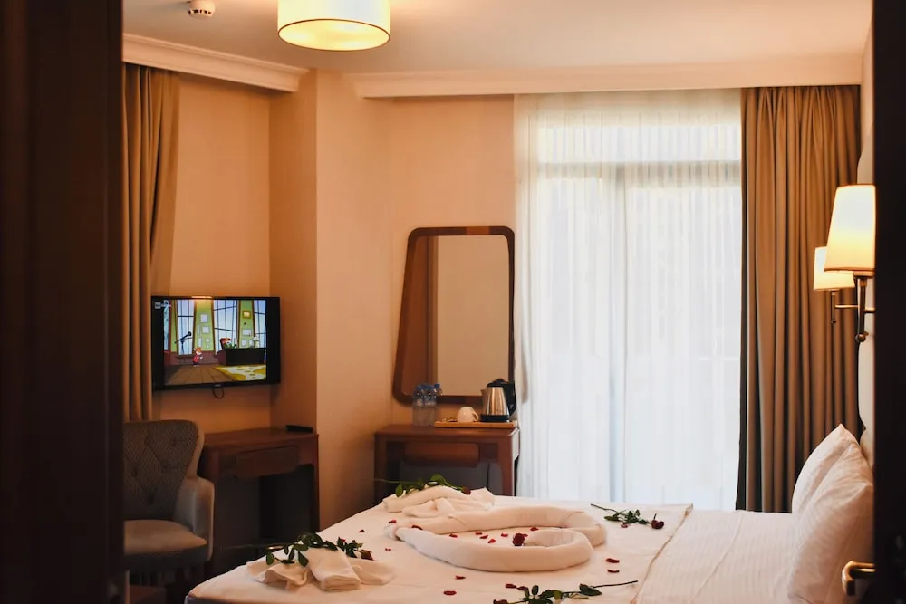 Deluxe King Room City View