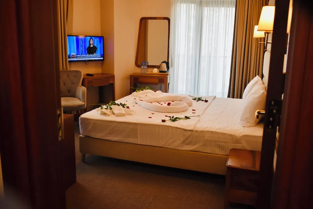 Deluxe King Room City View