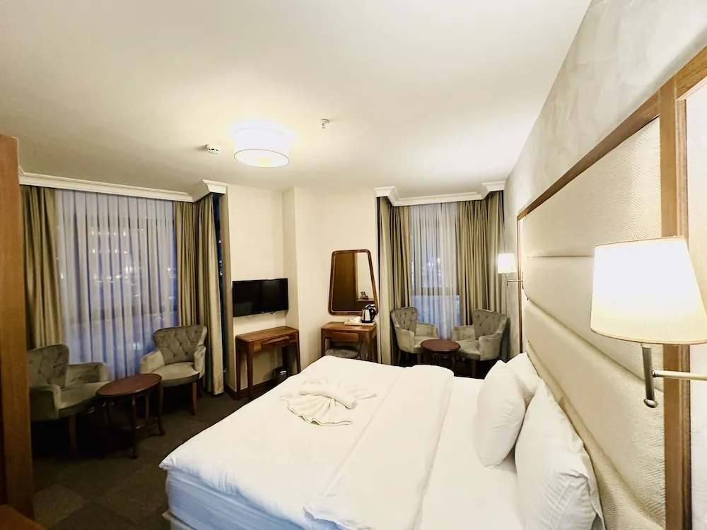 Deluxe King Room City View