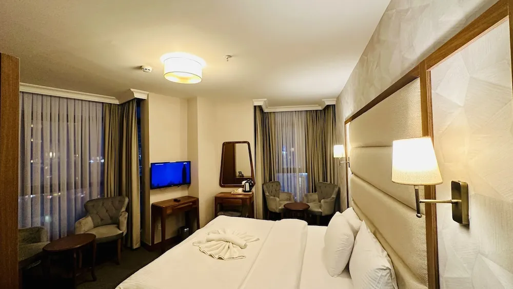 Deluxe King Room City View
