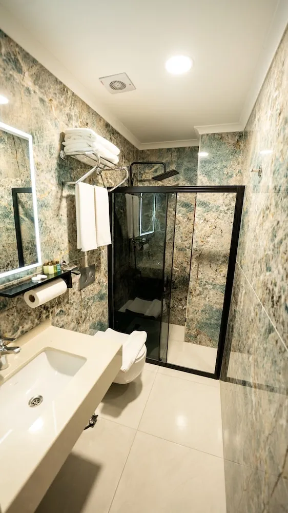 Deluxe King Room City View