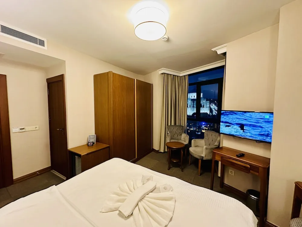 Deluxe King Room With Balcony