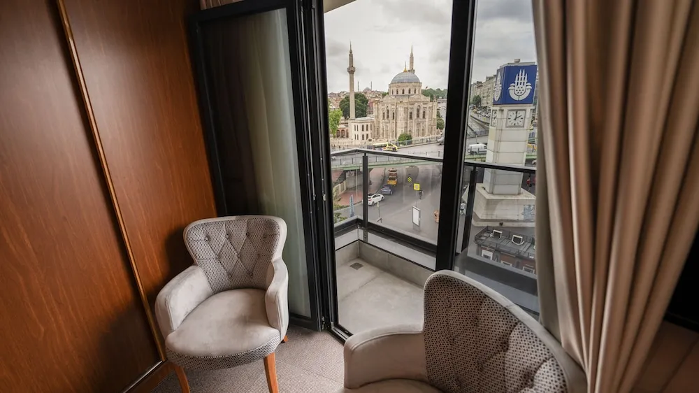 Deluxe King Room With Balcony