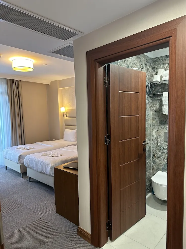 Standard Double or Twin Room with Balcon
