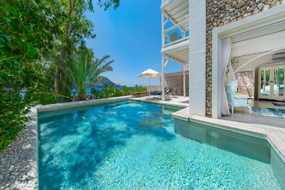 Signature Pool Suite