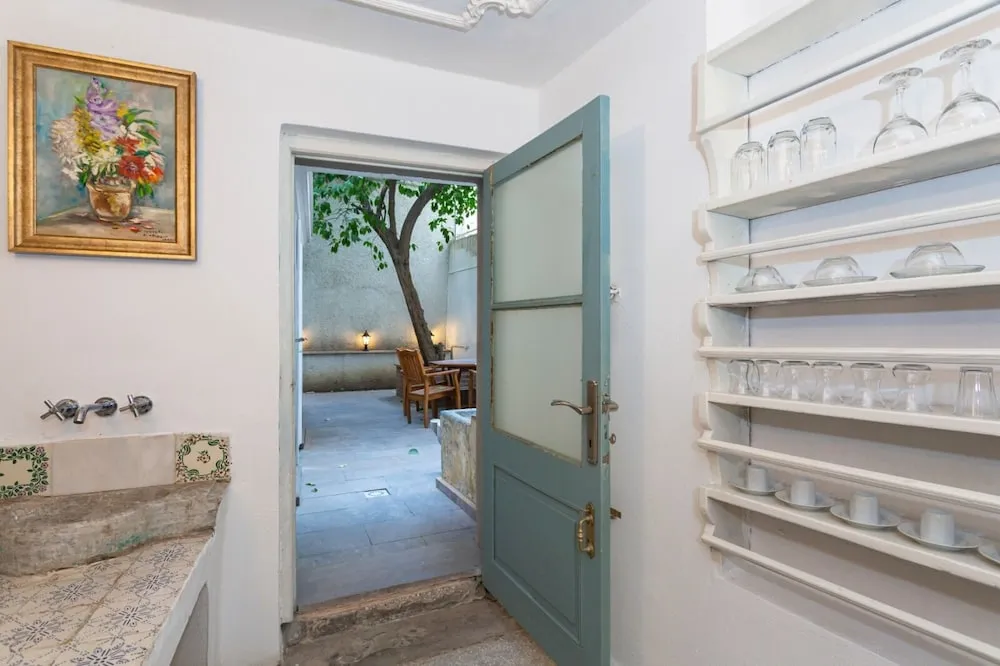 Lemon Tree Mansion 1