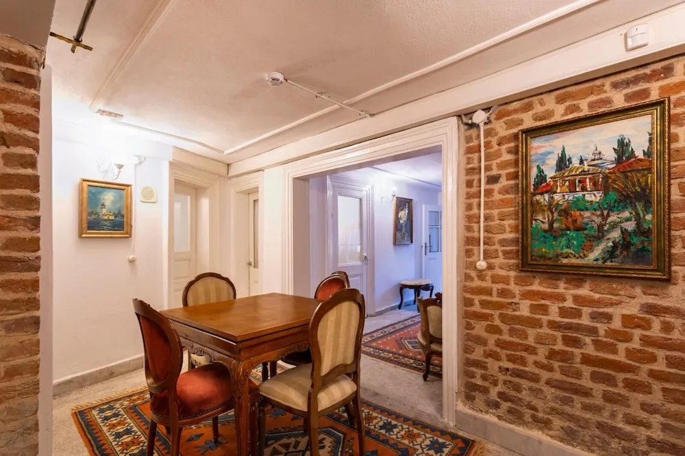 Lemon Tree Mansion 1