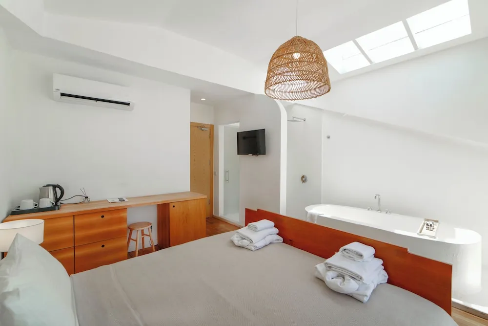 Luxury Tek Büyük Yataklı Oda, 1 Yatak Odası, Küvet, Deniz Manzaralı
