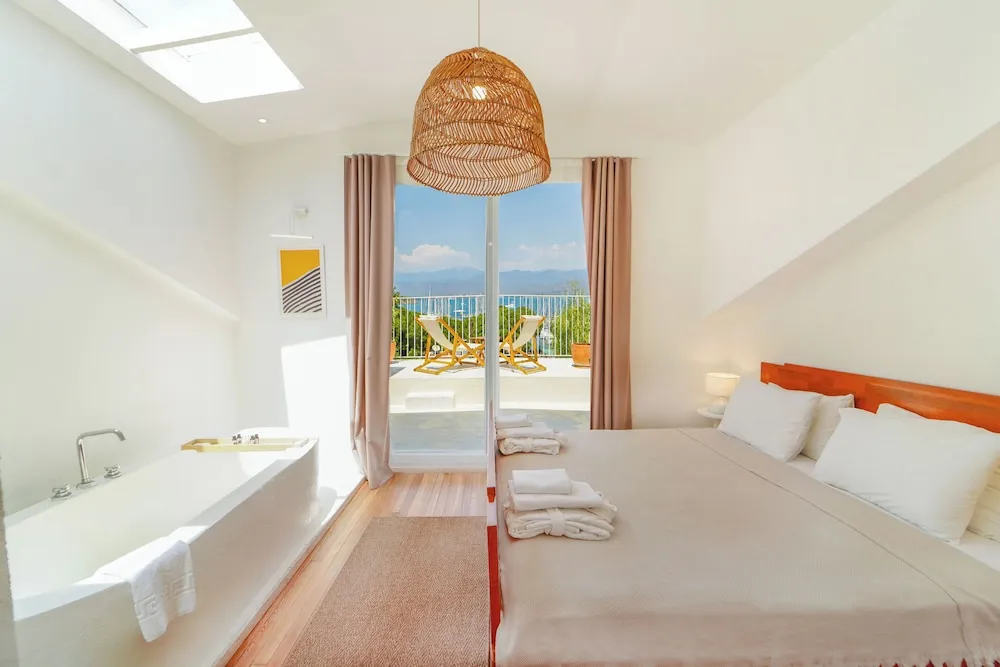 Luxury Tek Büyük Yataklı Oda, 1 Yatak Odası, Küvet, Deniz Manzaralı