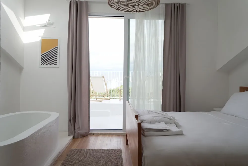 Luxury Tek Büyük Yataklı Oda, 1 Yatak Odası, Küvet, Deniz Manzaralı