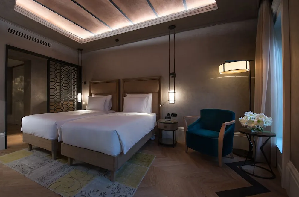 City Signature Twin Room