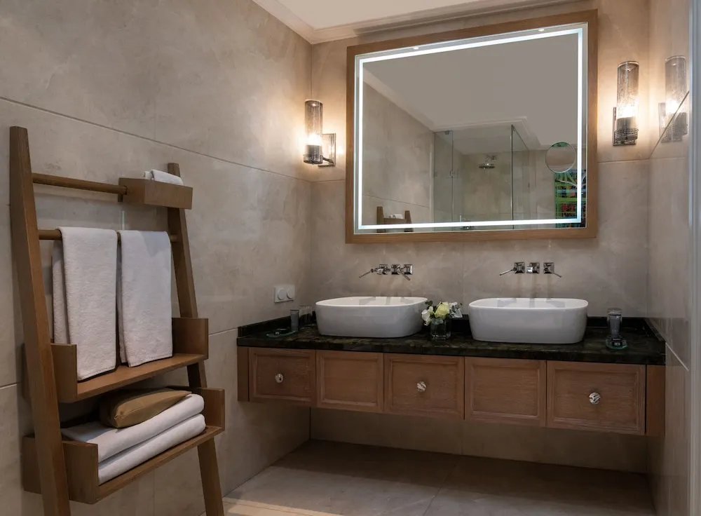 City Signature Twin Room