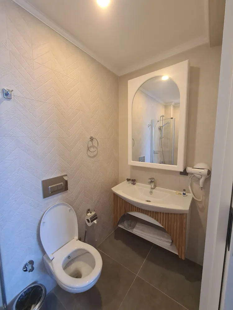 Standard Üç Kişilik Oda, Bahçe Manzaralı