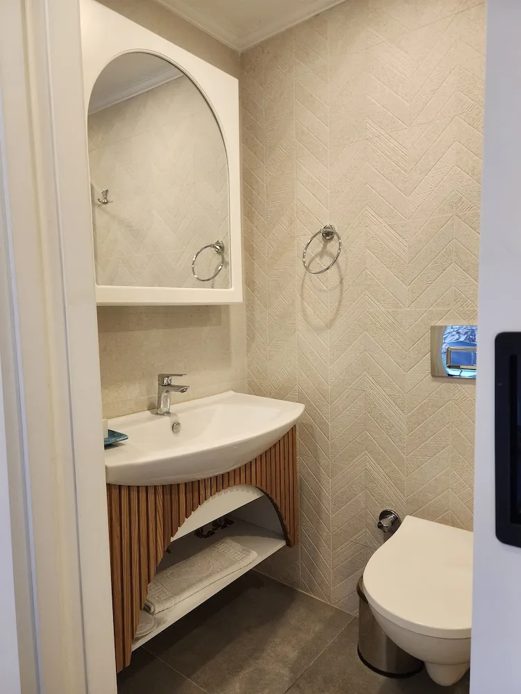 Deluxe Tek Büyük Yataklı Oda, Teras, Bahçe Manzaralı