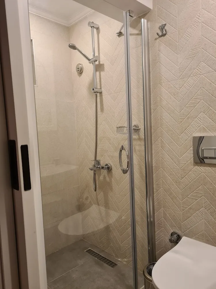 Deluxe Tek Büyük Yataklı Oda, Teras, Bahçe Manzaralı