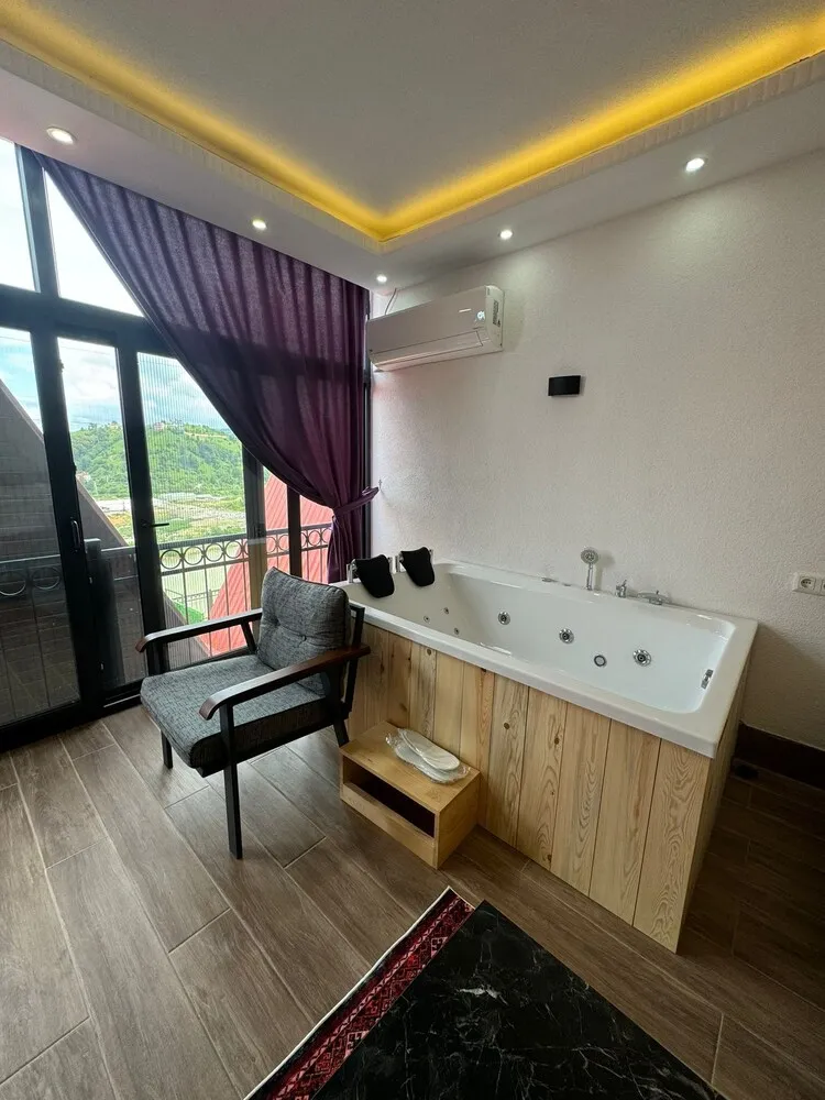 Standard Süit, Dağ Manzaralı