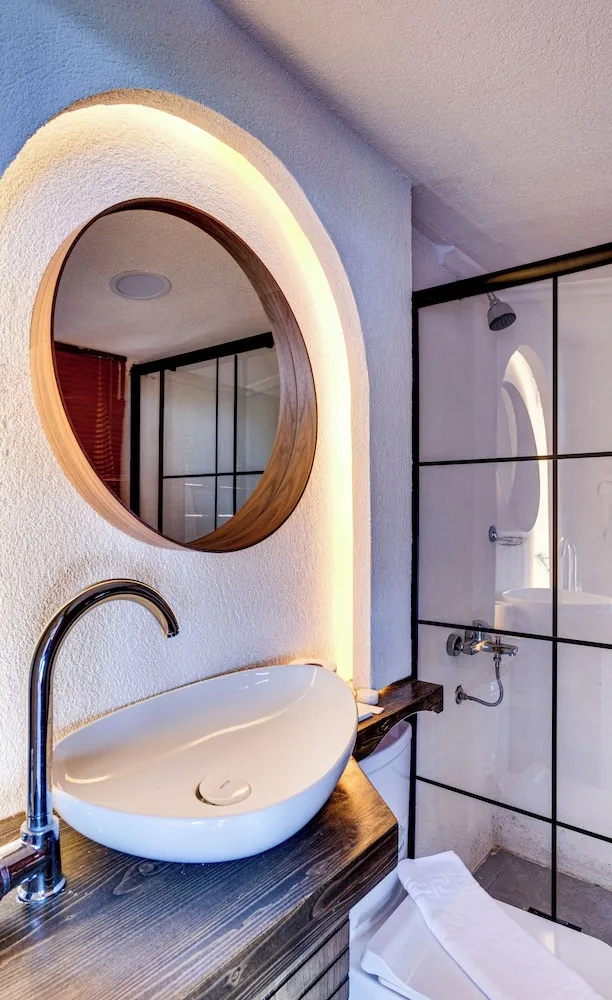 Deluxe Suite With Jacuzzi 25