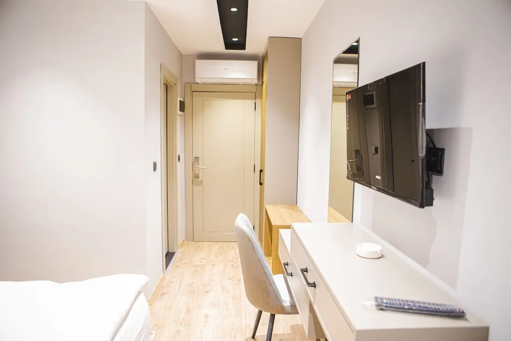 Comfort Tek Büyük Yataklı Oda