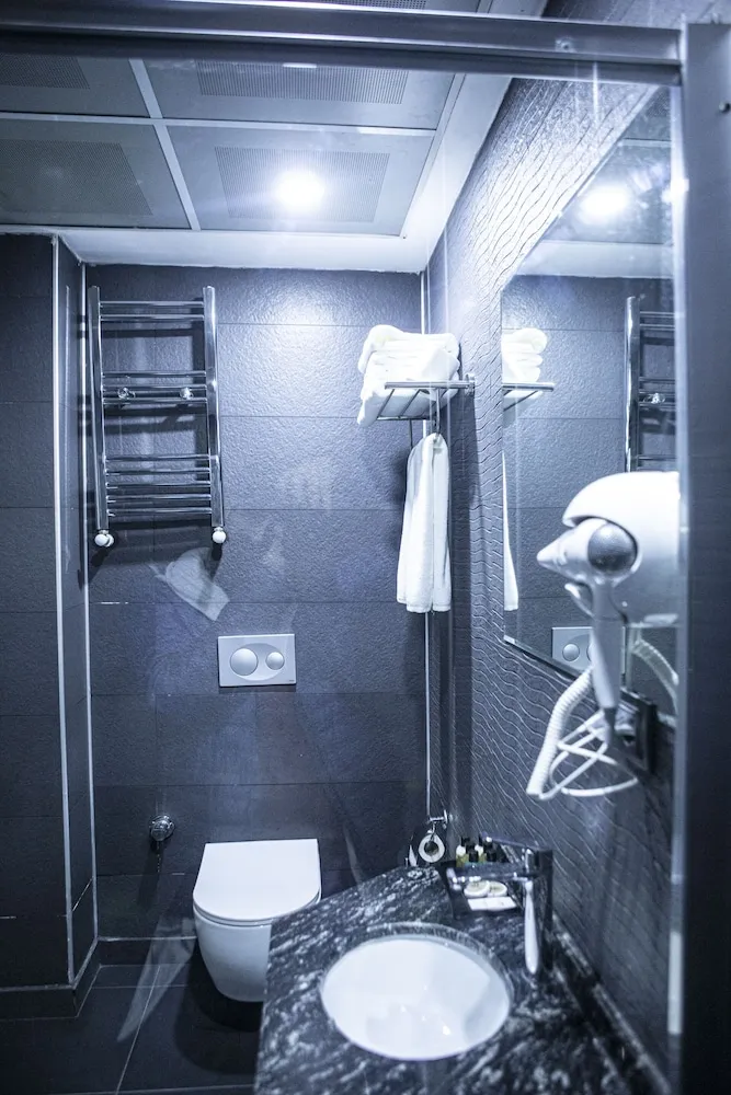Comfort Tek Büyük Yataklı Oda