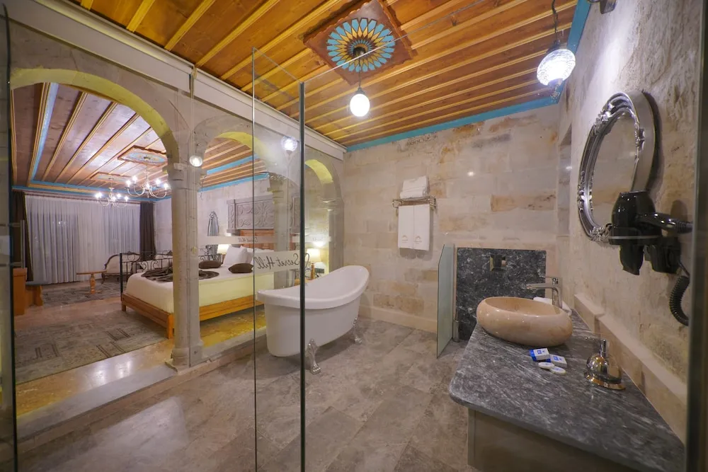 Deluxe King Suite With Balcony