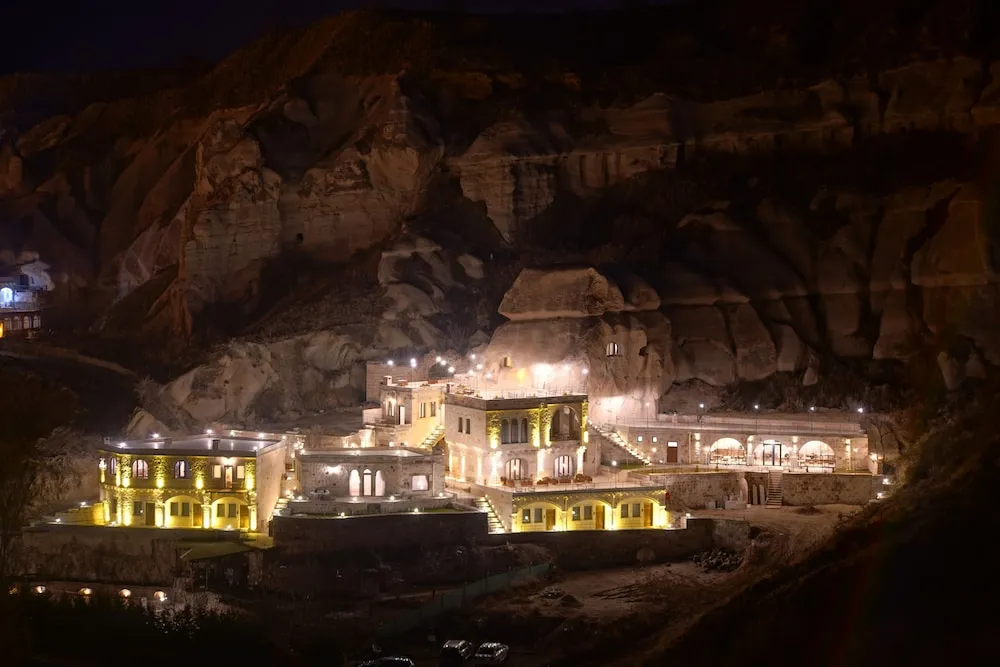 Deluxe King Suite With Balcony