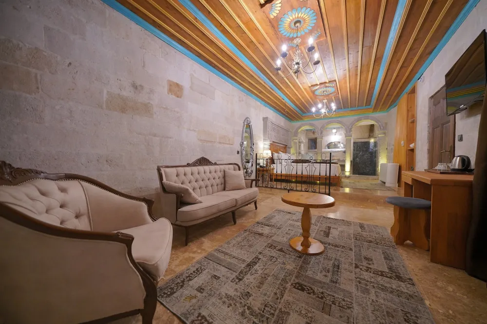 Deluxe King Suite With Balcony