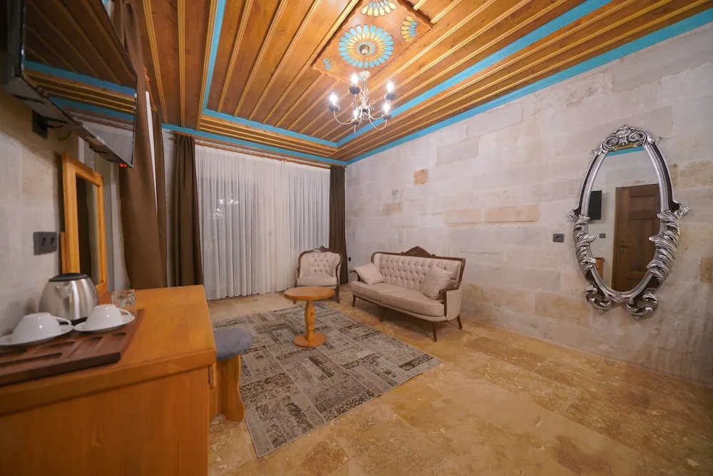 Deluxe King Suite With Balcony