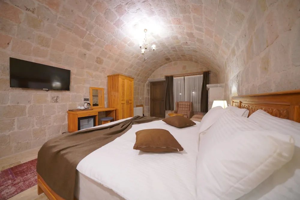 Deluxe Arch Room With Fireplace