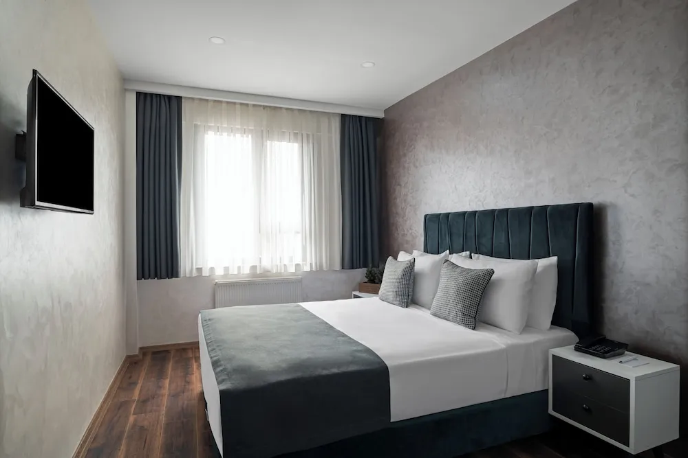 Standard Tek Büyük Yataklı Oda