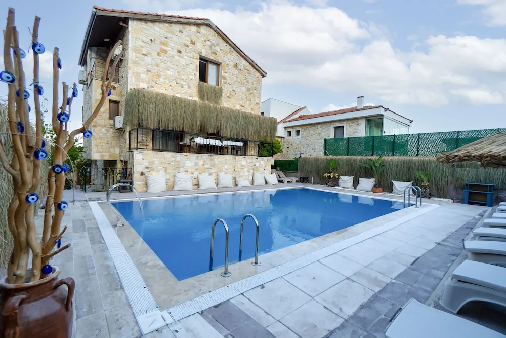 Stone House Foça Butik Otel