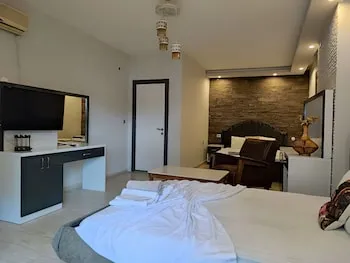 Stone House Foça Butik Otel
