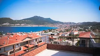 Stone House Foça Butik Otel