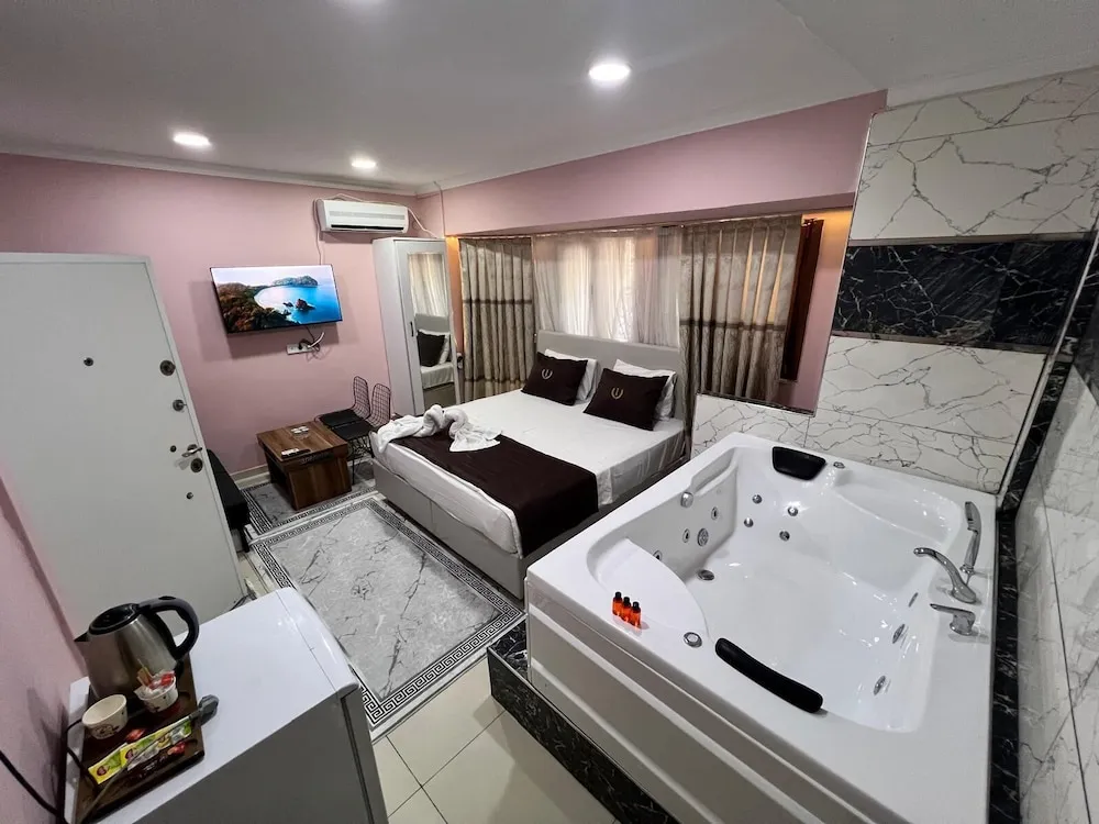 Deluxe Double Room with Jacuzzi