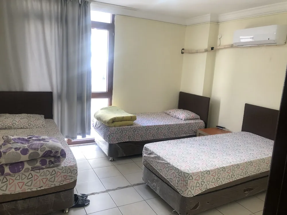 Basic Üç Kişilik Oda, Ortak Banyo