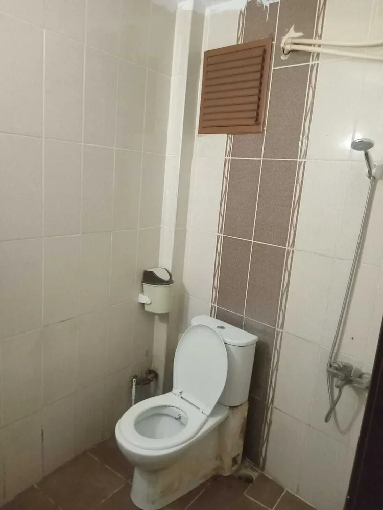 Basic Üç Kişilik Oda, Ortak Banyo