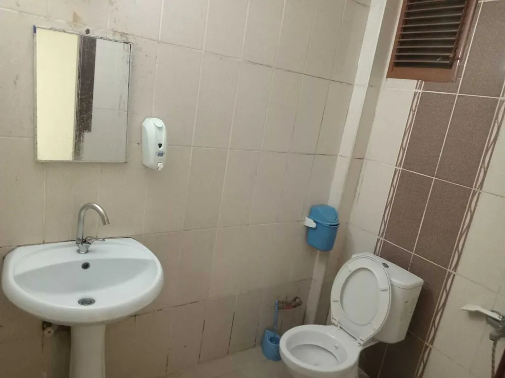 Basic Üç Kişilik Oda, Ortak Banyo