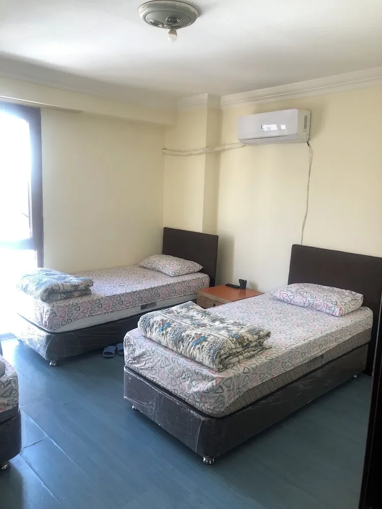 Basic Üç Kişilik Oda, Ortak Banyo