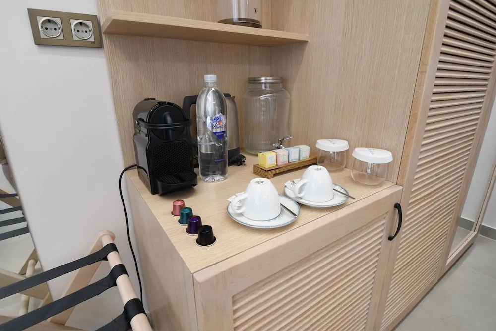 Deluxe Tek Büyük Yataklı Oda, Havuz Manzaralı