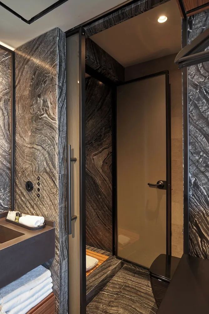 Asia Suite