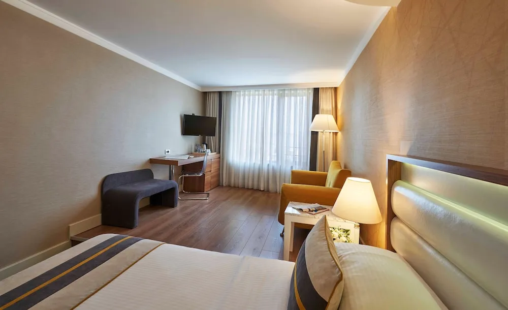 Executive Room with Istiklal Street View