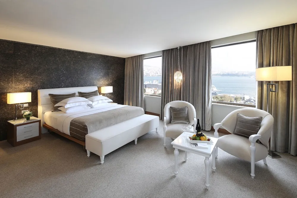 Senior Suite Bosphorus View