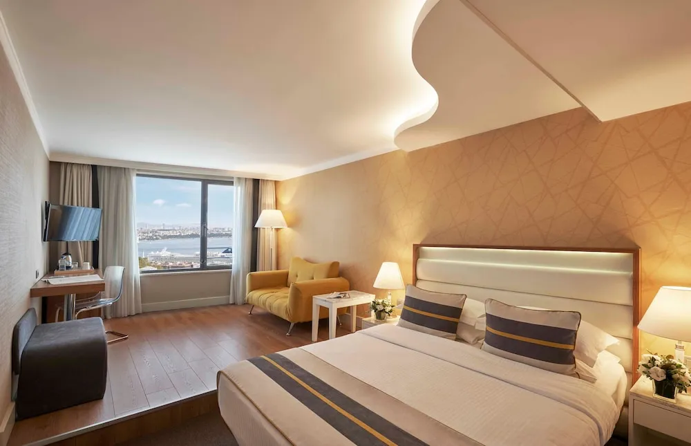 Deluxe Double or Twin Room with Bosphorus View