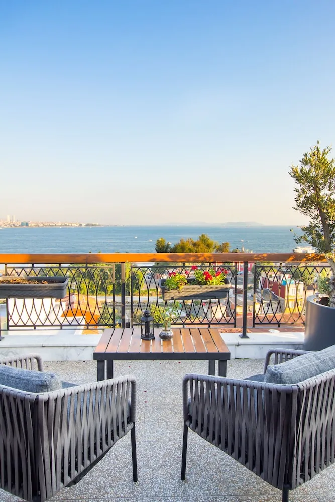 Penthouse with Balcony and Jettub