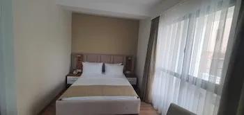 Petra Port Hotel