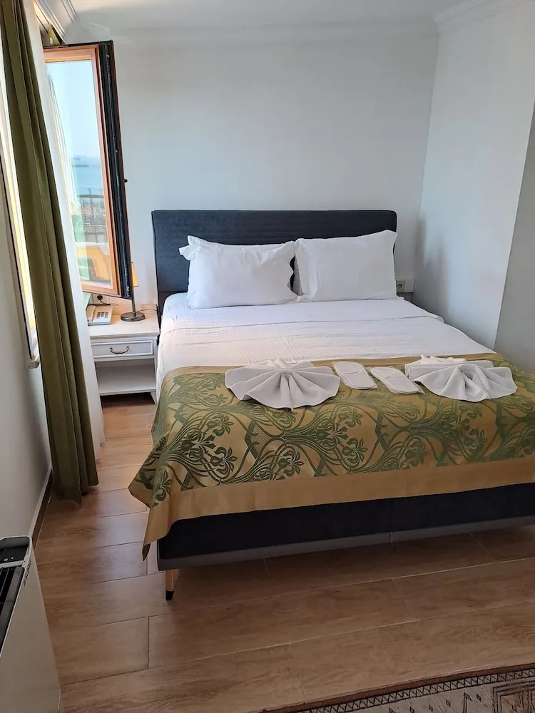 Deluxe Tek Büyük Yataklı Oda, 1 Yatak Odası, Balkon, Deniz Manzaralı