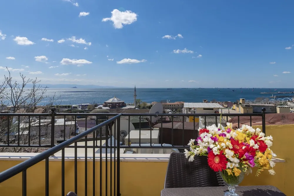 Deluxe Tek Büyük Yataklı Oda, 1 Yatak Odası, Balkon, Deniz Manzaralı