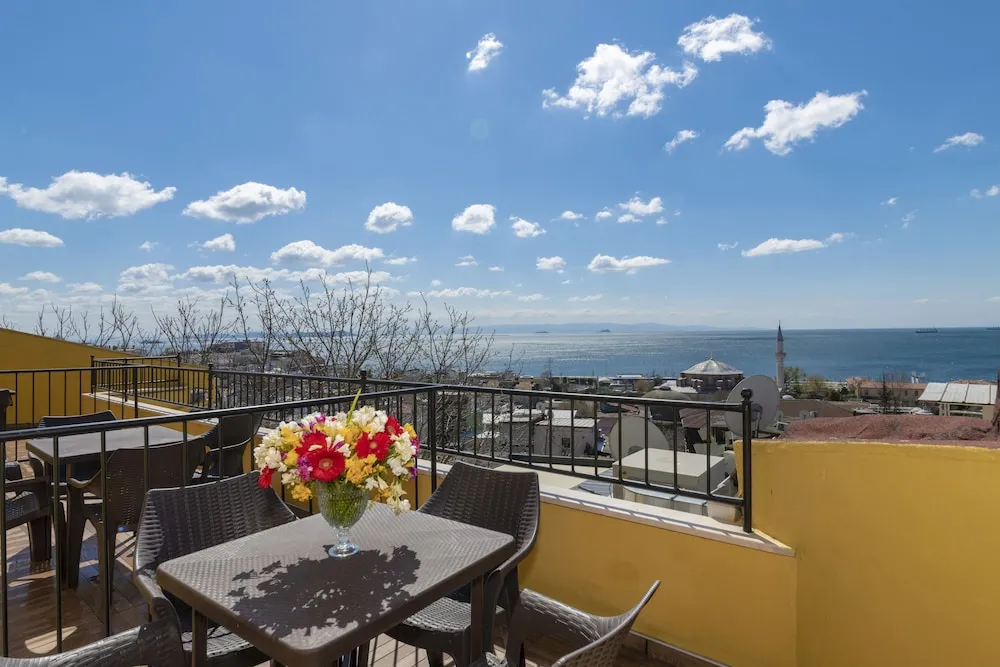 Deluxe Tek Büyük Yataklı Oda, 1 Yatak Odası, Balkon, Deniz Manzaralı
