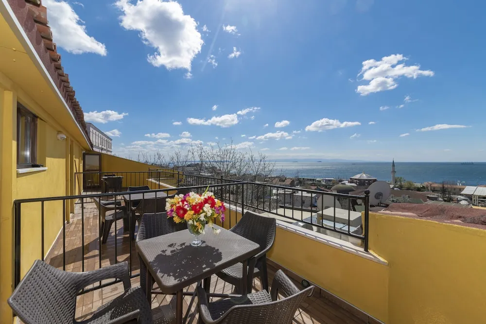 Deluxe Tek Büyük Yataklı Oda, 1 Yatak Odası, Balkon, Deniz Manzaralı