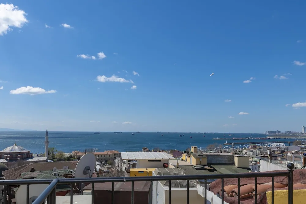 Deluxe Tek Büyük Yataklı Oda, 1 Yatak Odası, Balkon, Deniz Manzaralı